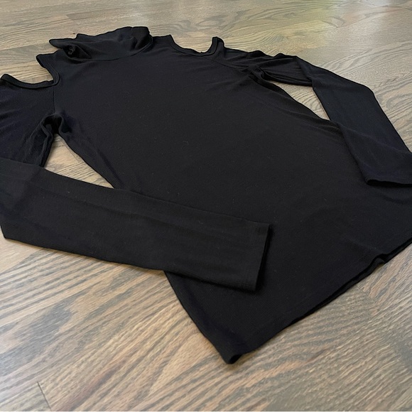 Lanston Women’s Long-sleeve Turtleneck Cold Shoulder Ribbed Shirt Sweater Small - Picture 2 of 5